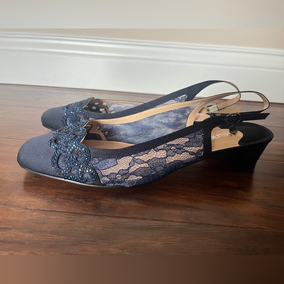 J.Renee 12W Navy Lace Slingback Heels - Picture 9 of 13